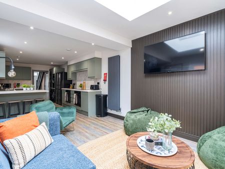 Luxurious 6 bedroom, all en-suite student house! Room 6 - Photo 2