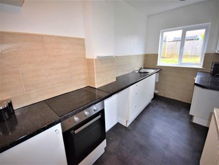 3 bedroom end of terrace house to rent - Photo 4