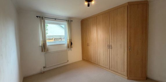 1 bedroom semi-detached bungalow to rent - Photo 2