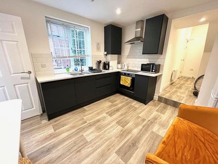 1 bedroom in a house share to rent - Photo 2