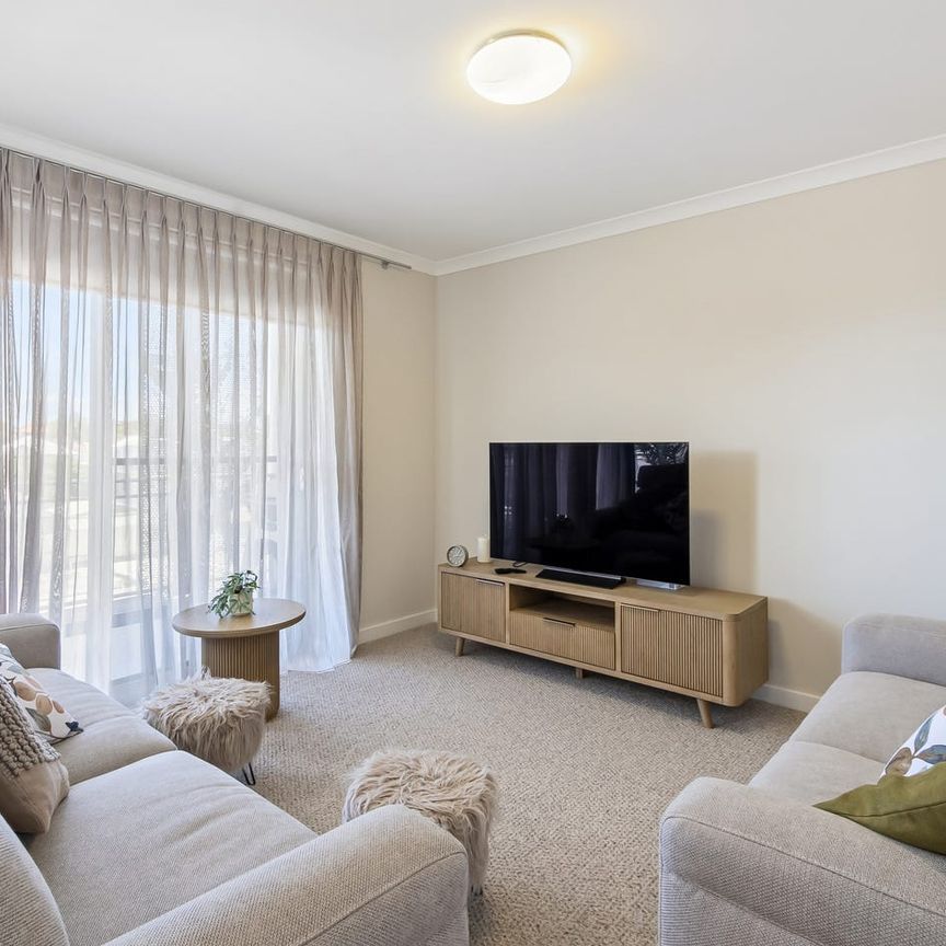 Wake Up & Smell the Coffee — Furnished Living in the Heart of Wembley - Photo 1