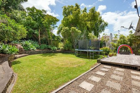 Cosy house, in great location, large backyard - Photo 3