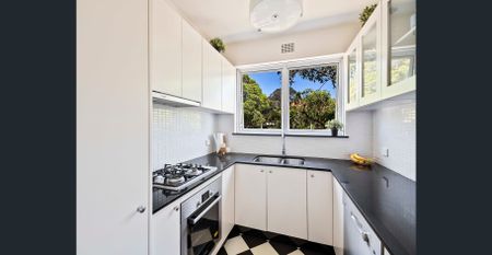 Sun-Filled 1-Bedroom Apartment in Prime Mosman Location - Photo 3
