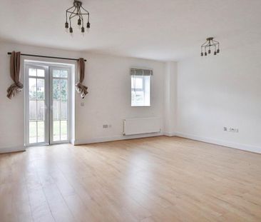 4 bedroom detached house to rent - Photo 2