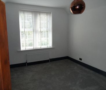3 bedroom end of terrace house to rent - Photo 5