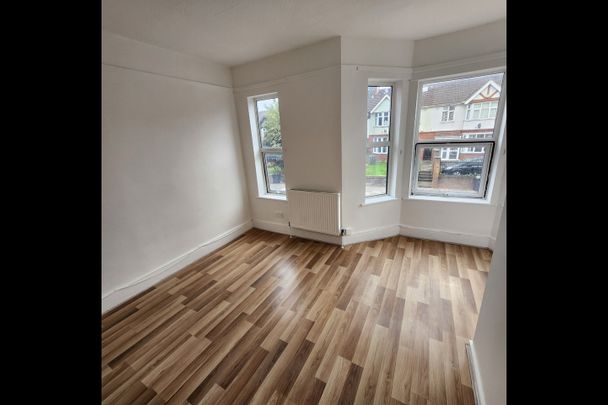 Room in a Shared House, Old Bedford Road, LU2 - Photo 1
