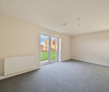3 bedroom semi-detached house to rent - Photo 2