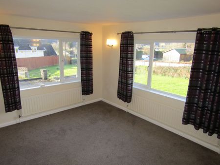 3 bed Bungalow - To Let - Photo 2