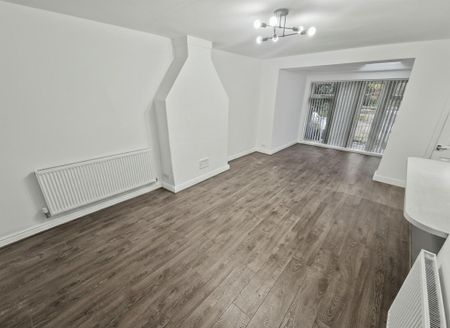 4 bedroom semi-detached house to rent - Photo 4