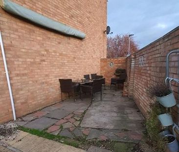 2 bedroom end of terrace house to rent - Photo 5