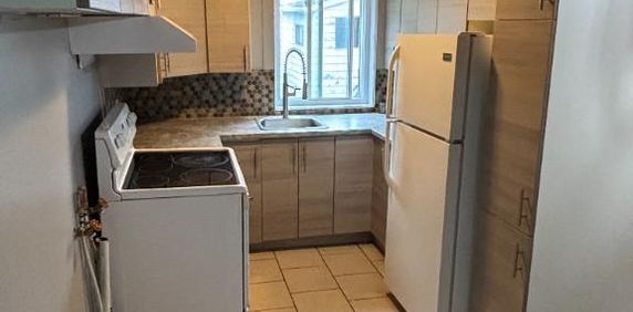 3 1/2 Rénové à St-Jérôme avec balcon - Électros et stationnement inclus - Photo 2