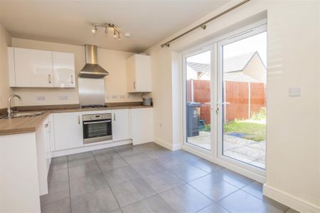 3 bed House - Mid Terrace To Let - Photo 3