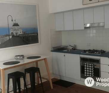 Stylish New York-Style Loft in the Heart of St Kilda – Fully Furnis... - Photo 1