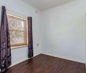 Charming 1950's Home Close to the City and the Beach! - Photo 2