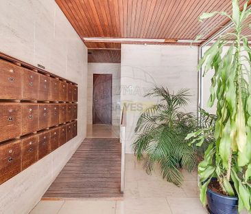 Apartment T4 in Algés, Linda-a-Velha e Cruz Quebrada-Dafundo, Oeiras - Photo 2
