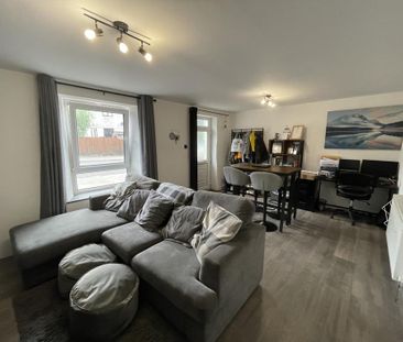 2 bedroom ground floor flat to rent - Photo 2