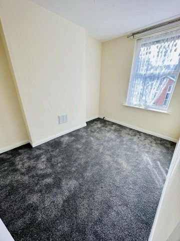 4 Bed Detached House, Hungerton St, NG7 - Photo 3