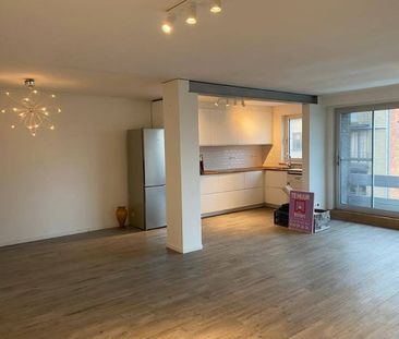 Ruim (±100m²) app met 2 slpk en autostaanplaats in hartje Geel - Photo 3