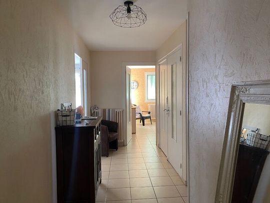 Location maison 5 pièces, 161.48m², Polliat - Photo 1