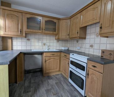 3 bedroom semi-detached house to rent - Photo 6