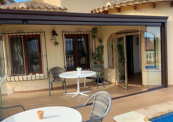 Villa for rent with 3 bedrooms and pool in Calpe for the winter season.