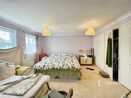 4 bedroom house to rent Amethyst Close, Sleaford, Lincolnshire, NG34 - Photo 4