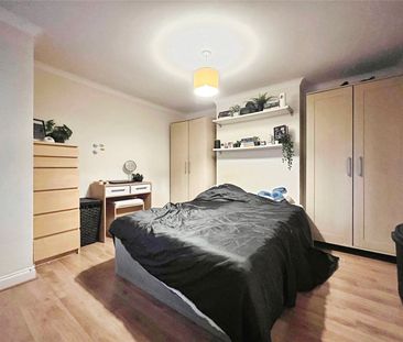 St. Judes Road, Englefield Green, Egham, Surrey, TW20 0DB - Photo 5