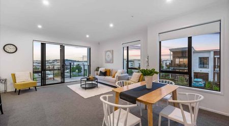 Sunny Corner Home - Photo 3