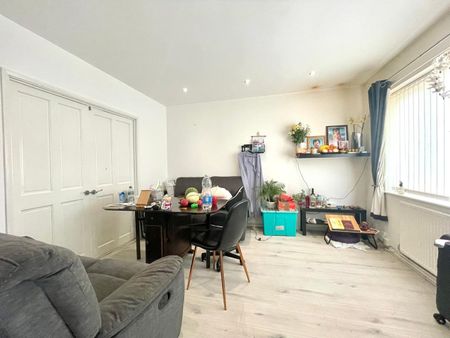 2 Bed Terraced House, Freshland Way, BS15 - Photo 3