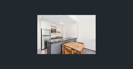 Top floor 1 Bed Apartment + Parking - Photo 3