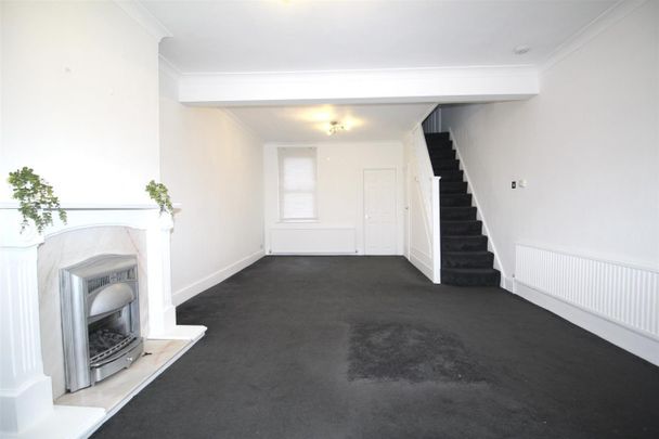 3 Bedroom House - Terraced To Let - Photo 1