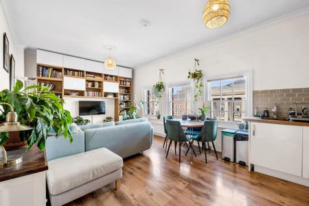 2 bedroom flat to rent - Photo 2