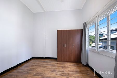 FAMILY HOME WAITING FOR YOU TO MOVE IN! - Photo 2