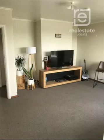 Cozy three-bedroom home available for rent! - Photo 5