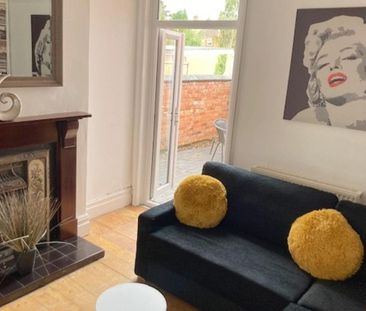 6 bedroom semi-detached house to rent - Photo 2