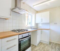 2 BEDROOM House - Semi-Detached - Photo 6