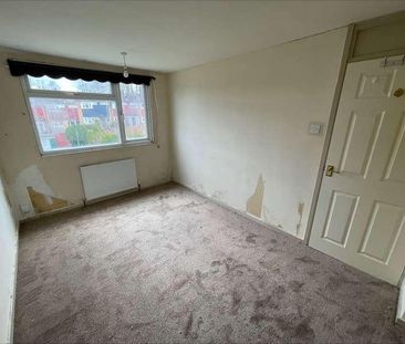 North Luton - Wauluds Bank Drive - Bedroom - Needs Tenant Refurbish... - Photo 1