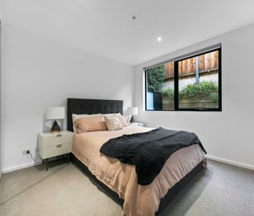 Spacious light filled courtyard! - Photo 3