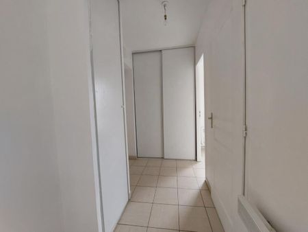 Location Appartement 2 pièces 41m² CAUDEBEC LES ELBEUF 76320 - Photo 4