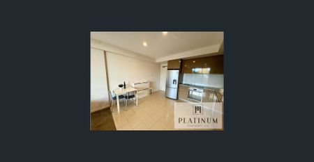 Stylish and Fully Furnished 1x1 in Prime Highgate Location with Secure Parking - Photo 5