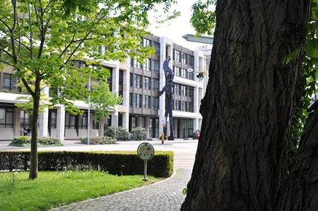 CENTRE BANCAIRE URBAIN ACCUEIL - k i w i h o m e s . C H - peut accueillir 2 à 4 personnes. À partir de 1275 par semaine. - Photo 4