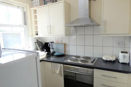 1 bedroom in a house share to rent - Photo 4