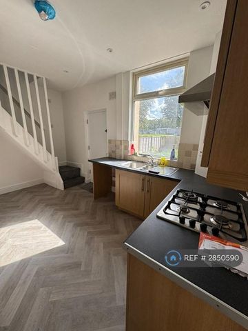 2 bedroom terraced house to rent - Photo 5