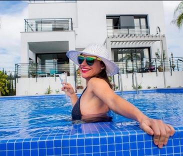 4 Bedroom Villa For Rent in Estepona, Málaga - Photo 4