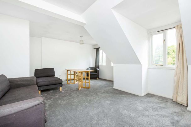 Aspen House, 10 Forest Road, Richmond, Surrey, TW9 3BY - Photo 1