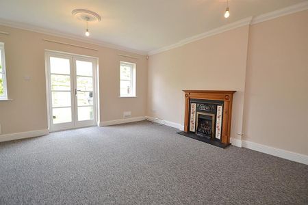 3 bedroom end of terrace house to rent - Photo 3