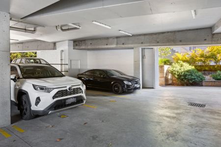 Sophisticated and Stylish Two Bedroom Unit - Photo 3