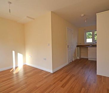 2 bedroom semi-detached house to rent - Photo 3