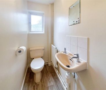 4 bedroom detached house to rent - Photo 3