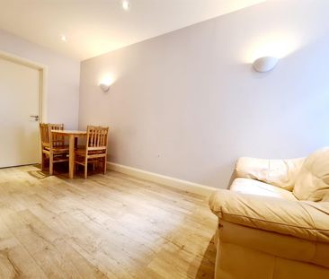 Station Lane, Hornchurch RM12, London - Photo 1